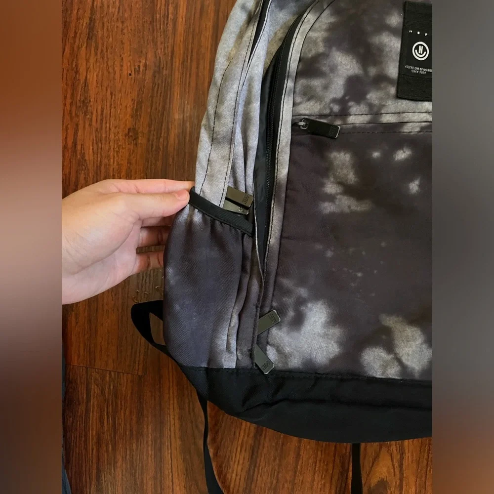 Neff Backpack - Picture 2 of 9